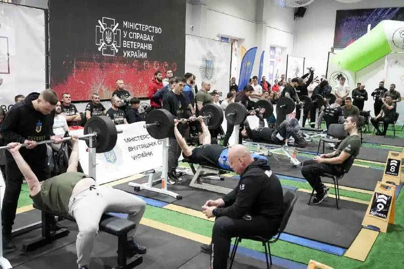 «Сильні України»: в Одесі ветерани та військові випробували себе на силових змаганнях