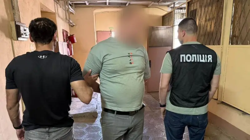 Викладача одеського коледжу затримали за підозрою у вимаганні хабара за вступ
